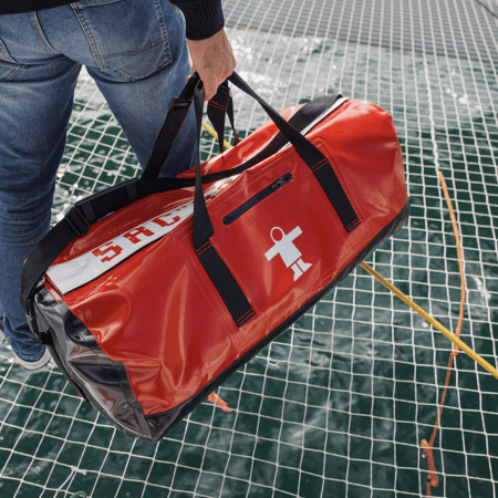 sac etanche guy cotten à bord d'un bateau